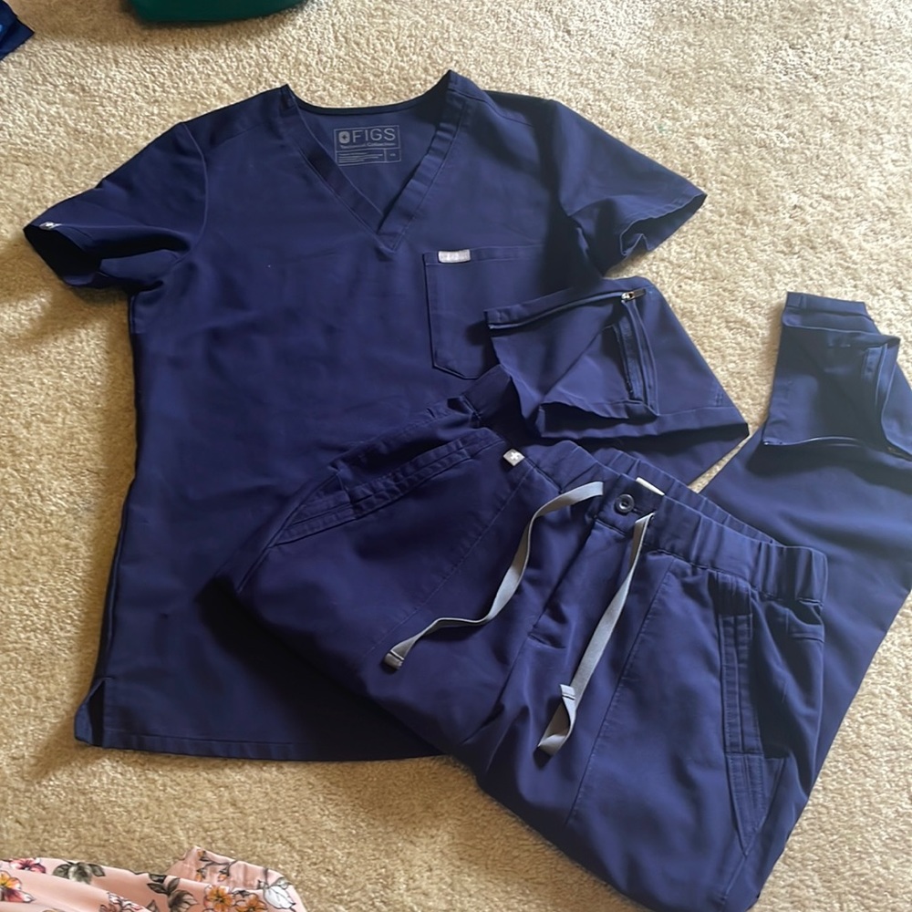 Figs scrub set top and bottom